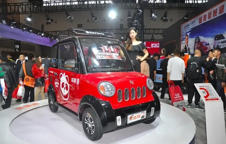 今天才知道，低速四轮电动车制造成本有多少？商家卖一辆能赚多少（电动车四轮车多少钱）