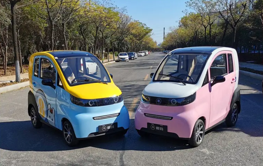 今天才知道，低速四轮电动车制造成本有多少？商家卖一辆能赚多少（电动车四轮车多少钱）