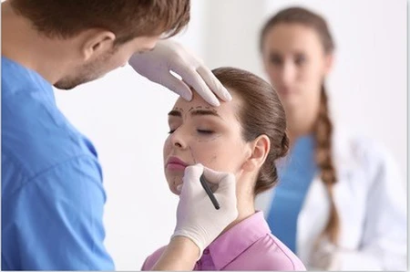 50岁鼓起勇气做拉皮，总结5点教训，句句都是大实话-五十岁女人做脸部拉皮有副作用吗