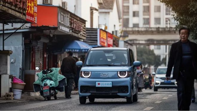 最低8000元！2款电动四轮车，有智能语音和冷暖空调，老少都能开（电动四轮车功能）