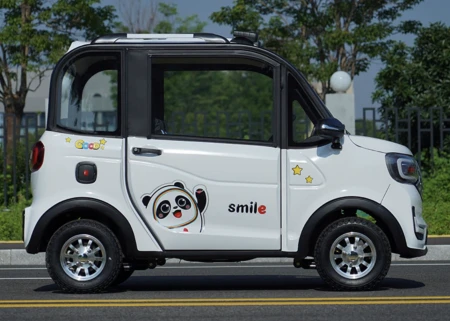 老年人代步选择电动三轮车好？还是四轮车好？看完你就知道了！（老年人代步车三轮车电瓶车）