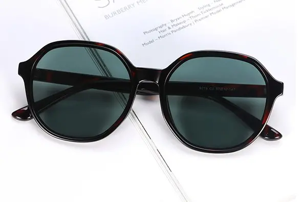 成都配眼镜小知识：什么是偏光太阳镜？偏光太阳镜有哪些好处？