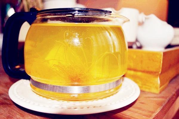 每天都喝一杯“玉米须”水，坚持一段时间后，身体会发生哪些变化-喝玉米须水一个月能瘦几斤