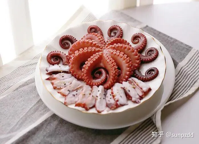 白灼八爪鱼怎么做，才能口感滑脆还不腥？这3点很关键（白灼八爪鱼怎么做好吃 家常做法视频）