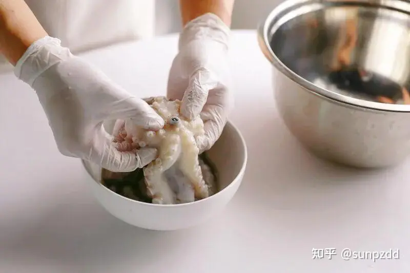 白灼八爪鱼怎么做，才能口感滑脆还不腥？这3点很关键（白灼八爪鱼怎么做好吃 家常做法视频）