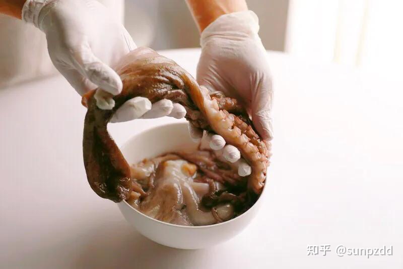 白灼八爪鱼怎么做，才能口感滑脆还不腥？这3点很关键（白灼八爪鱼怎么做好吃 家常做法视频）