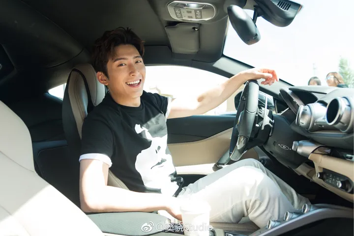 窦骁的美图或搞怪图有哪些？-窦骁帅照