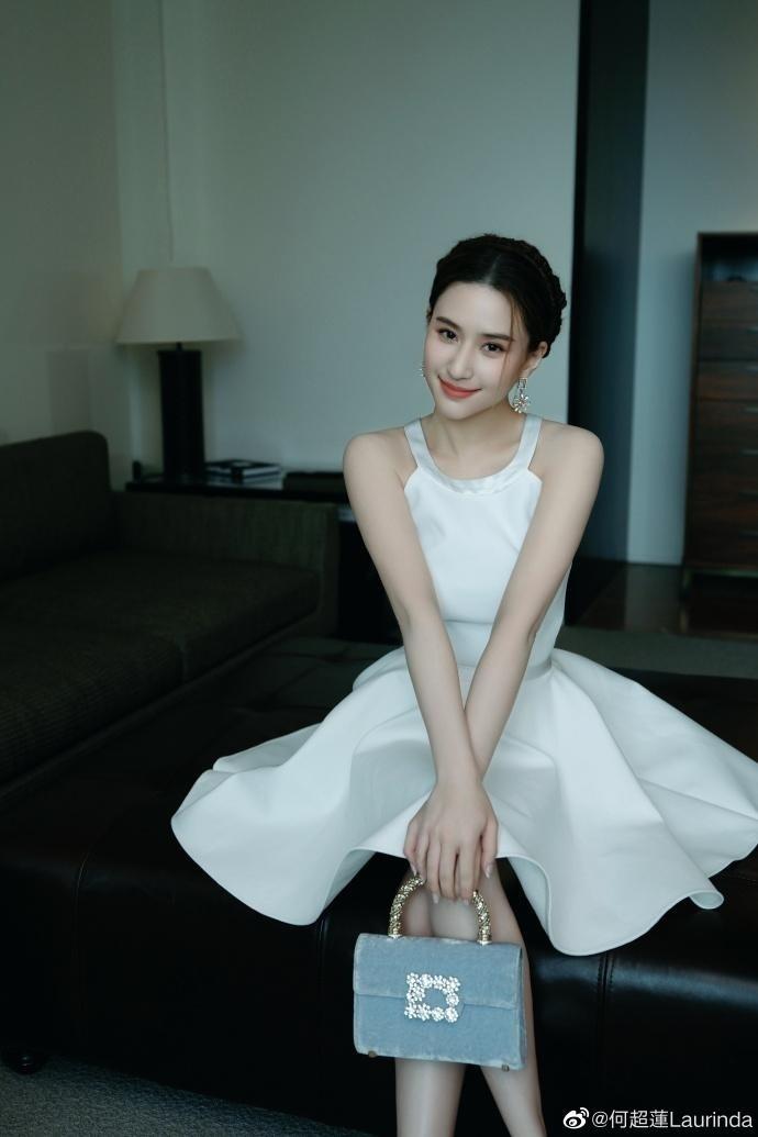 前任变一家人？窦骁何超莲大婚，闹过绯闻的奚梦瑶被送上热搜，4年前曾发文辟谣：我们是彻头彻尾的同事关系-窦骁和何超莲的婚礼视频