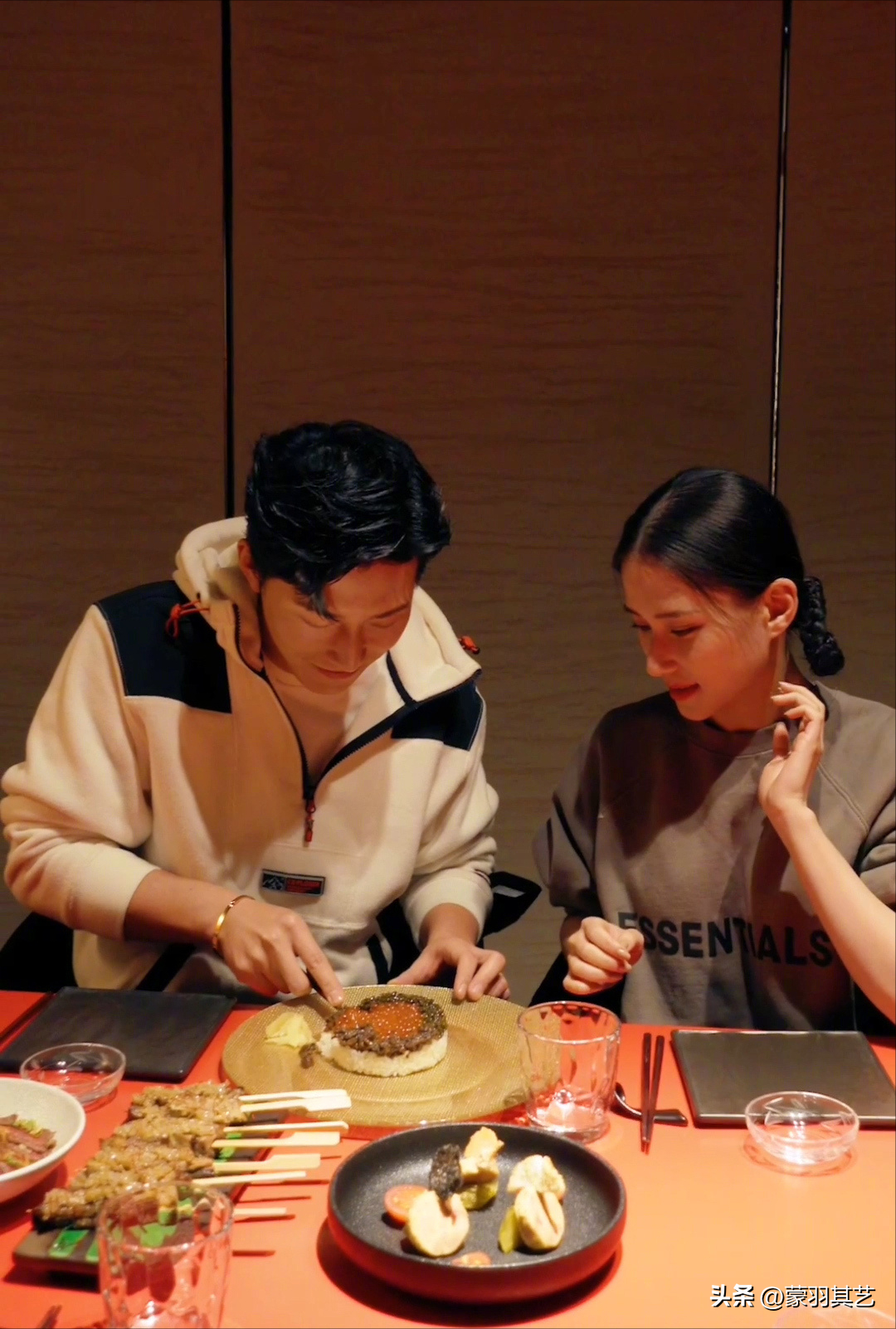 何超莲闺蜜詹子晴，一句“人帅那个大”，戳穿赘婿窦骁的豪门尴尬-何超莲是谁呀