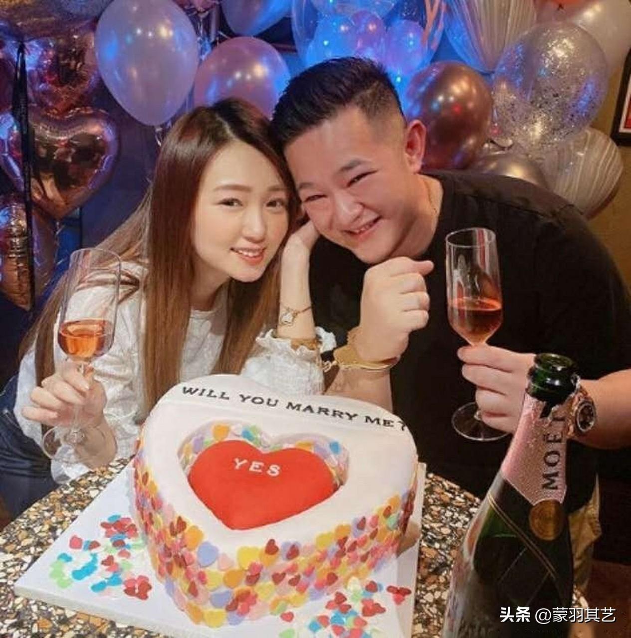 何超莲闺蜜詹子晴，一句“人帅那个大”，戳穿赘婿窦骁的豪门尴尬-何超莲是谁呀