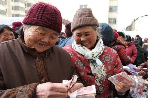 2023年养老金调整方案公布，5个细节引热议，对老百姓有何利弊？-养老金今年涨多少钱一个月