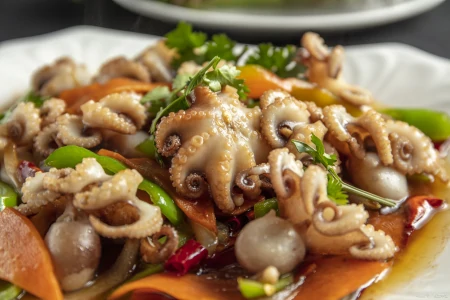 做八爪鱼冷水下锅焯煮还是热水下锅焯煮注意事项（八爪鱼焯水是冷水下锅还是热水下锅）