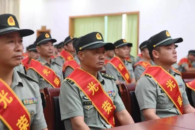 《退役军人保障法》颁布，自主择业与逐月领取退役金有啥区别-逐月领取退役金和自主择业哪个钱多