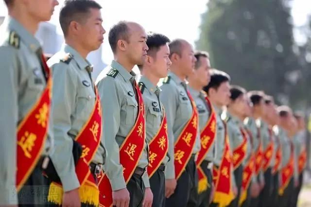 《退役军人保障法》颁布，自主择业与逐月领取退役金有啥区别-逐月领取退役金和自主择业哪个钱多