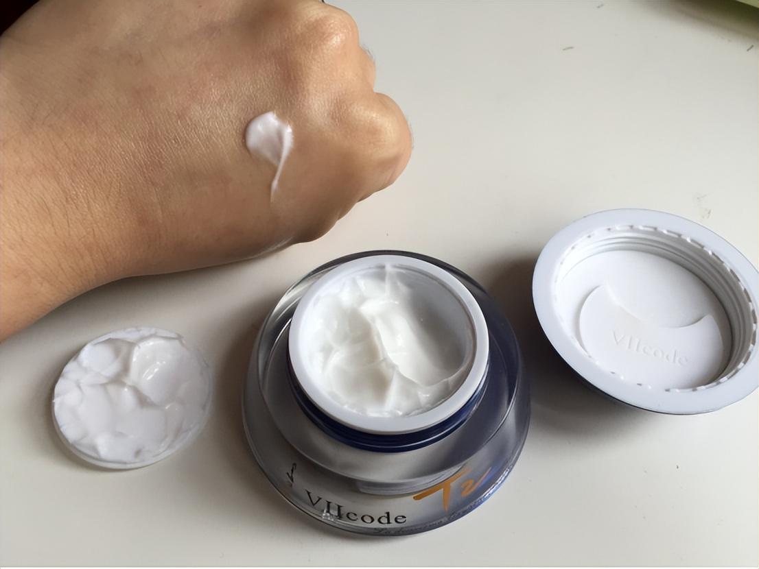 盘点2022年3款“千元”护肤品，淡纹紧致天花板，比去美容院省钱（上千元的护肤品真的有用吗）