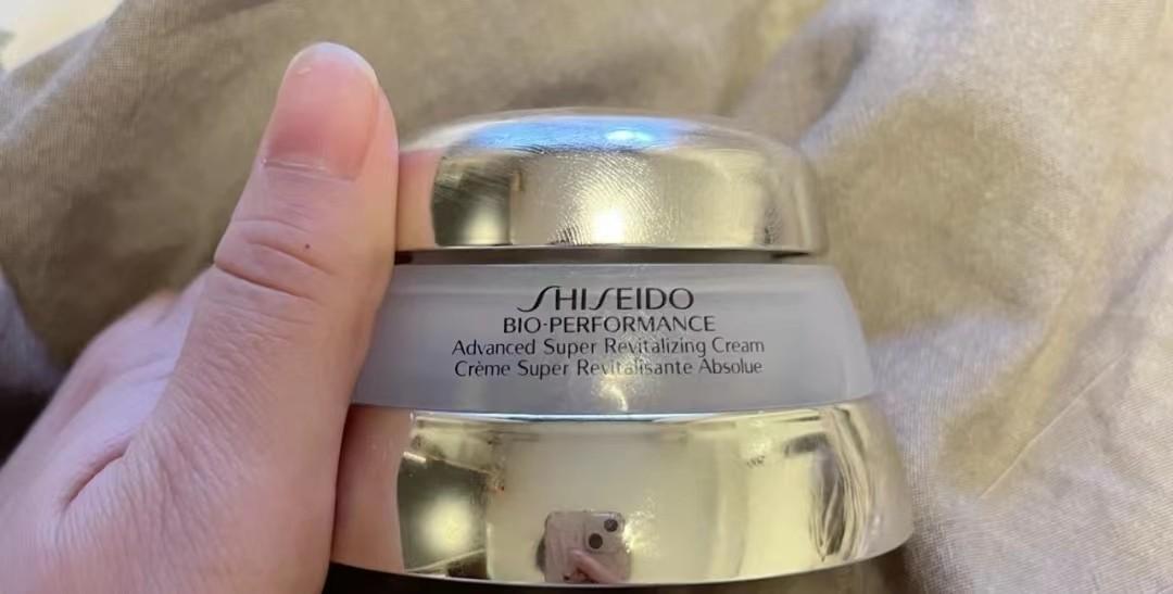 适合30+女人的“宝藏面霜”：资生堂滋润保湿，雅诗兰黛提拉紧致（资生堂面霜好用还是雅诗兰黛面霜好用）