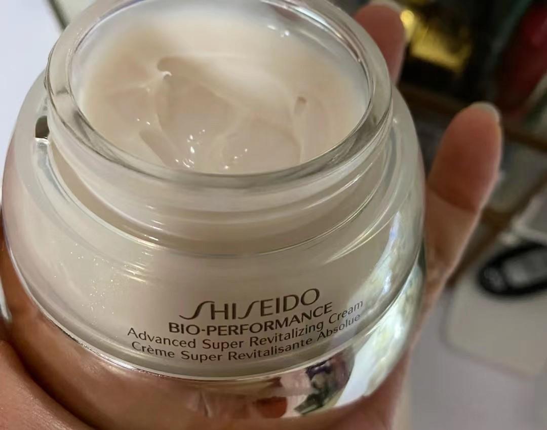 适合30+女人的“宝藏面霜”：资生堂滋润保湿，雅诗兰黛提拉紧致（资生堂面霜好用还是雅诗兰黛面霜好用）