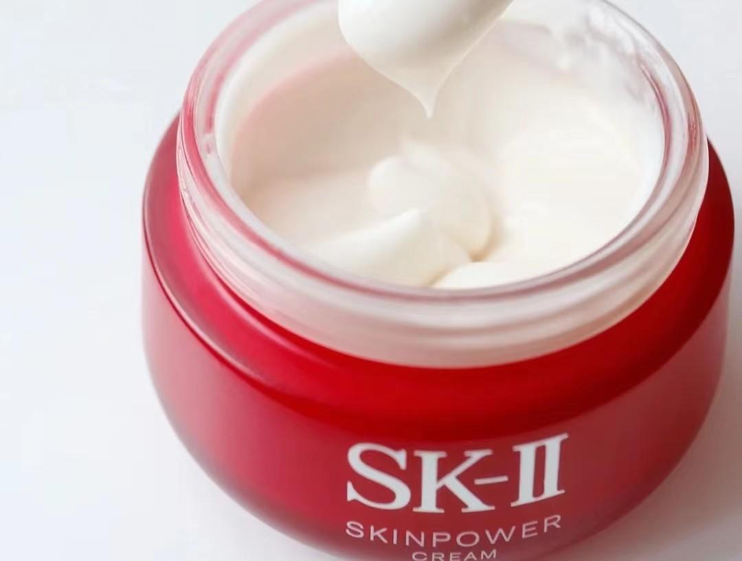 适合30+女人的“宝藏面霜”：资生堂滋润保湿，雅诗兰黛提拉紧致（资生堂面霜好用还是雅诗兰黛面霜好用）