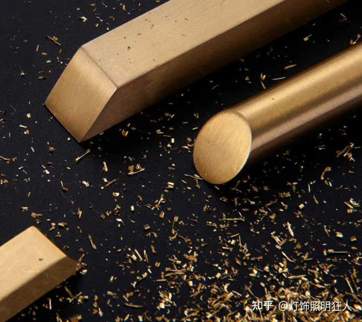 家装客厅吊灯选什么材质的好呢？-客厅吊灯装什么款式好