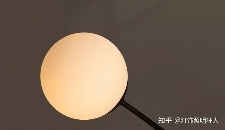 家装客厅吊灯选什么材质的好呢？-客厅吊灯装什么款式好