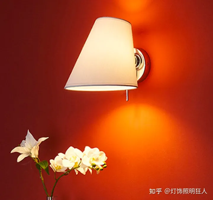 家装客厅吊灯选什么材质的好呢？-客厅吊灯装什么款式好