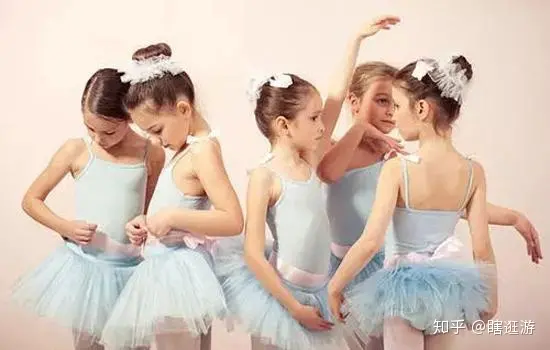 木北造型:儿童表演发型如何盘发-儿童演出盘发