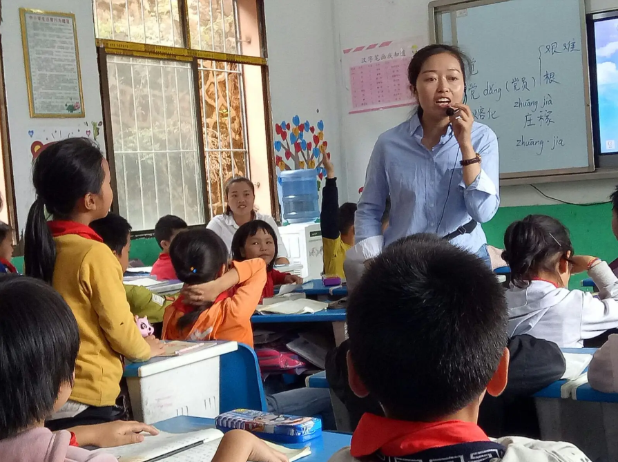 道士头和扎小辫，小学生发型代表组织，教师：不盘是不是不合群-道士发髻种类