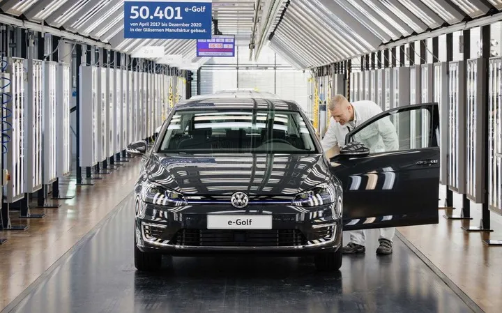 董车日报 | 特斯拉全面降价，最高降近 4 万元 / 小鹏迎来史上最大组织调整 / 威马汽车员工工资打折发放-特斯拉降价格降了多少