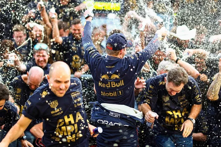 董车日报 | 特斯拉全面降价，最高降近 4 万元 / 小鹏迎来史上最大组织调整 / 威马汽车员工工资打折发放-特斯拉降价格降了多少