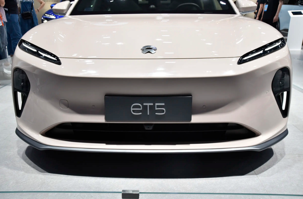 取消免费换电，全系降价3万元，“绝不降价”的蔚来撑不住了？-蔚来免费换电要电费吗现在