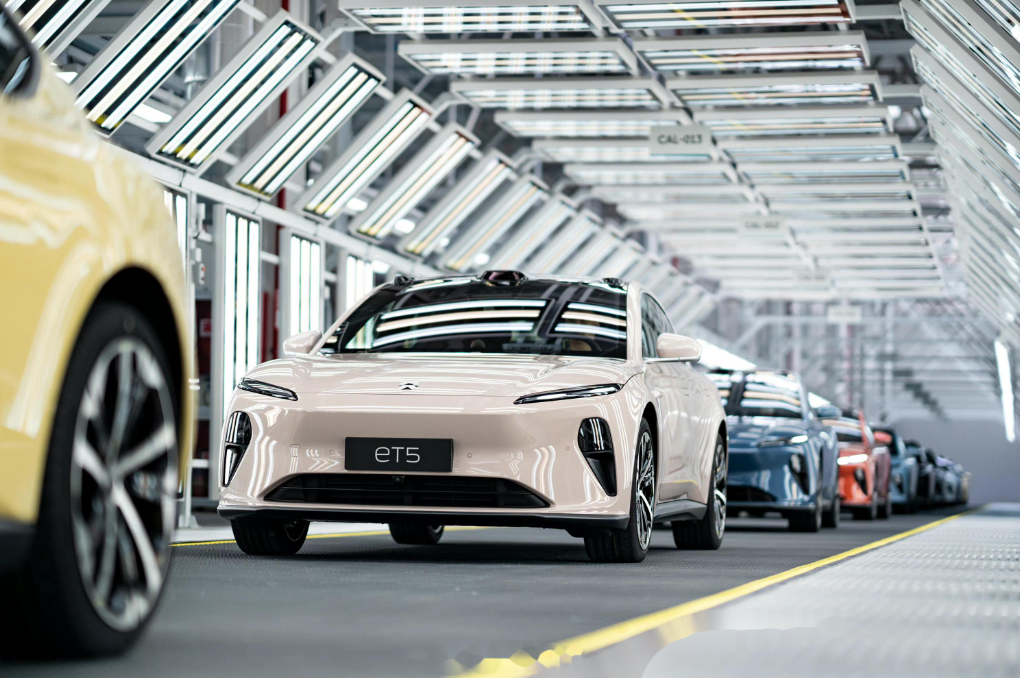 取消免费换电，全系降价3万元，“绝不降价”的蔚来撑不住了？-蔚来免费换电要电费吗现在