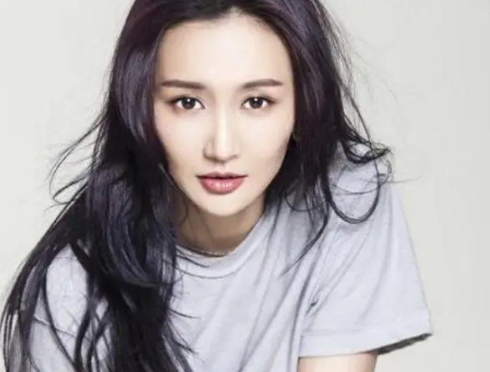 李晨称女生是累赘，道歉被指脱口而出最真实，6段恋情44岁仍单身-李晨的感情