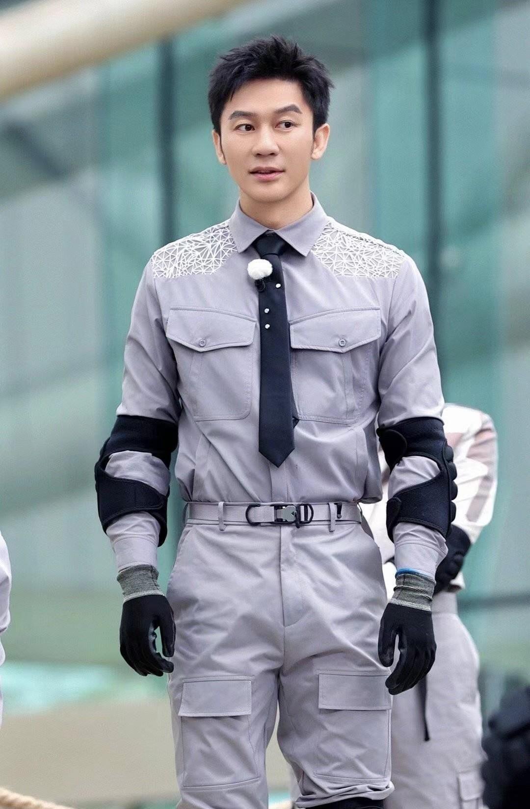 李晨“跑男”游戏中疑不尊重女性，事后紧急道歉，评论区却沦陷了-李晨在跑男里和谁关系最好