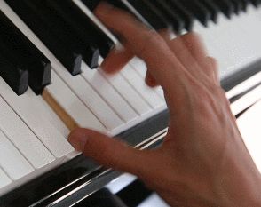 钢琴基础干货分享#1 | 钢琴弹奏中的五种必备指法（钢琴六种常见的指法）