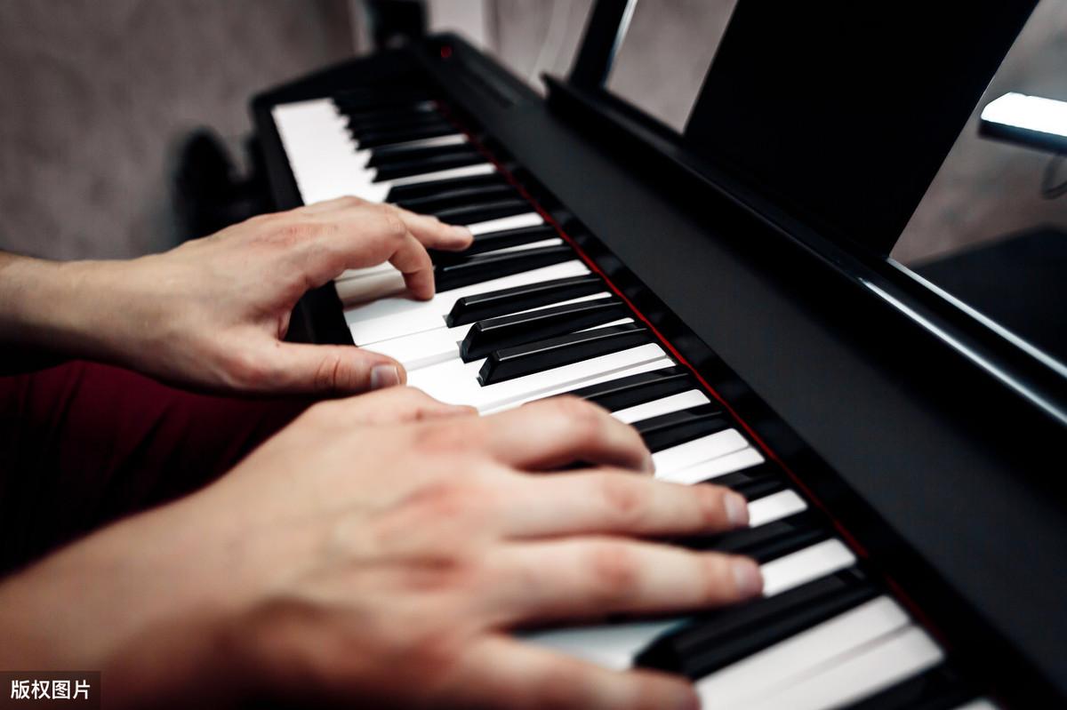 图文解析：钢琴入门指法练习，纯干货，大家试一试（钢琴指法入门教程）