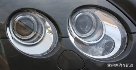 车辆的大灯的选择上，卤素灯和氙气灯哪个好？（汽车大灯卤素灯和氙气灯哪个好）