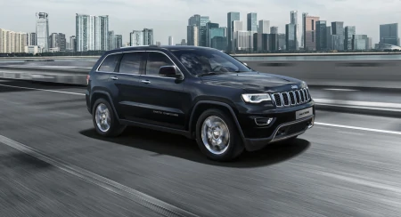 国产Jeep停产，进口大切诺基价格跳水20万，34万元起可以抄底吗？（2021款进口大切诺基试驾视频）