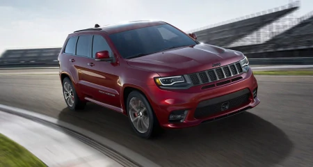 国产Jeep停产，进口大切诺基价格跳水20万，34万元起可以抄底吗？（2021款进口大切诺基试驾视频）