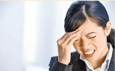还在被偏头痛折磨吗？4个方法有效缓解-偏头痛太折磨人了