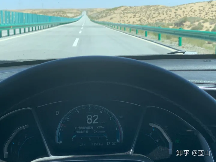 明年电动汽车是否会大降价？一辆续航700km的电动车可能降到20万以下吗？比如极氪001或比亚迪汉？（明年电动车会涨价吗）