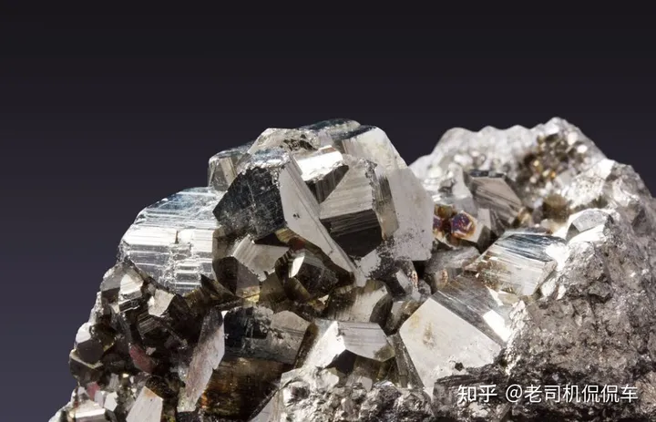 想买车再忍6个月！新一波新能源汽车降价潮要来了！（2022年新能源汽车能降价吗）