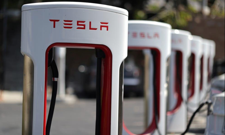 狂降16万！特斯拉掀起新能源车降价大潮（特斯拉再次降价）