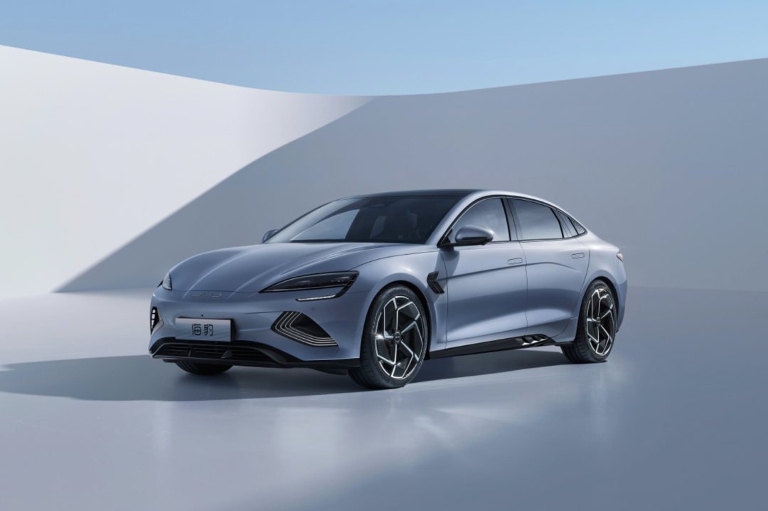 又一轮纯电动车降价潮来了，这次真卖不动了，市场份额快要见顶？（电动车汽车降价）