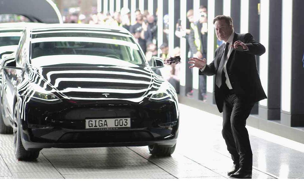 为什么电动汽车市场最近降价幅度这么大？（为什么电动汽车贬值快）