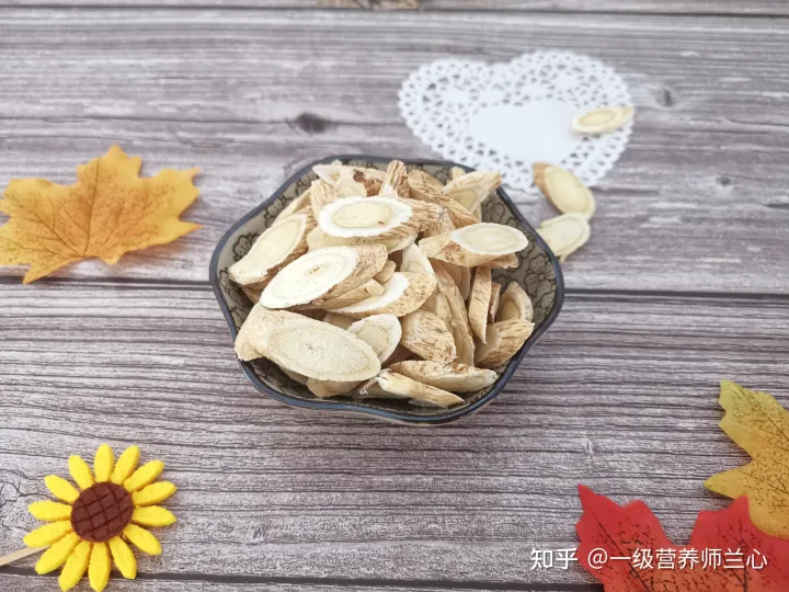 黄芪有哪5大作用？北芪和南芪一样吗？怎么吃更好？哪些人不适合（黄芪南芪和北芪有什么区别）