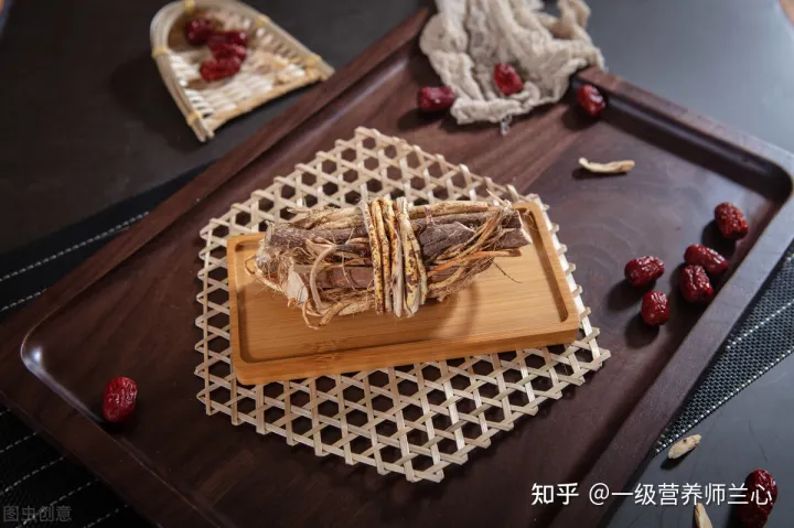 黄芪有哪5大作用？北芪和南芪一样吗？怎么吃更好？哪些人不适合（黄芪南芪和北芪有什么区别）