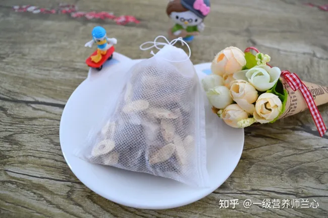 黄芪有哪5大作用？北芪和南芪一样吗？怎么吃更好？哪些人不适合（黄芪南芪和北芪有什么区别）