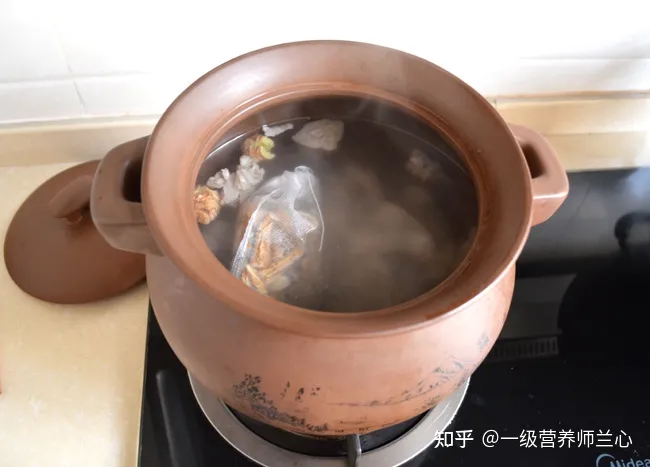 黄芪有哪5大作用？北芪和南芪一样吗？怎么吃更好？哪些人不适合（黄芪南芪和北芪有什么区别）