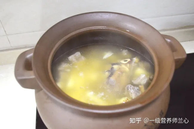 黄芪有哪5大作用？北芪和南芪一样吗？怎么吃更好？哪些人不适合（黄芪南芪和北芪有什么区别）