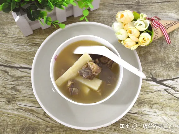 黄芪有哪5大作用？北芪和南芪一样吗？怎么吃更好？哪些人不适合（黄芪南芪和北芪有什么区别）